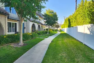 24223 La Glorita Cir, Newhall, CA 91321 - Photo 2