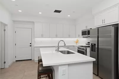 10775 Champions, Cypress, CA 90720 - Photo 14