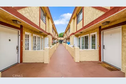 7422 Hazeltine, Van Nuys, CA 91405 - Photo 8