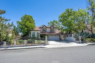 29272 Poppy Meadow, Canyon Country, CA 91387 - Photo 2