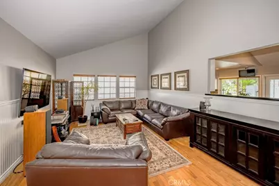27461 Garza, Saugus, CA 91350 - Photo 2