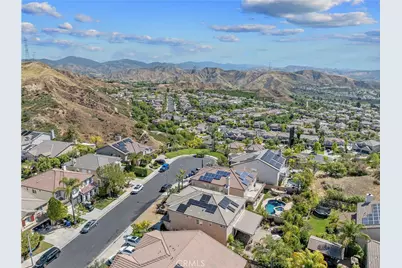 22020 Superior Court, Saugus, CA 91390 - Photo 2