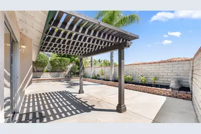 28924 Raintree Lane, Saugus, CA 91390 - Photo 32