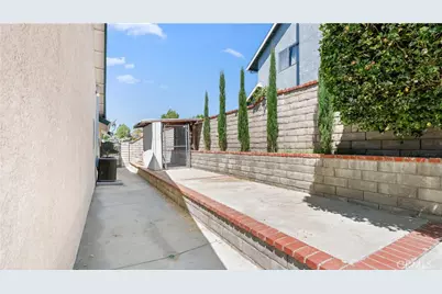 28924 Raintree Lane, Saugus, CA 91390 - Photo 40