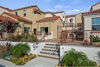 44 Coronado Street #202, Ventura, CA 93001 - Photo 2