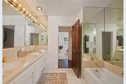18056 Lake Encino, Encino, CA 91316 - Photo 22