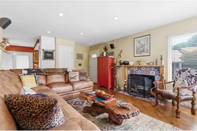 20002 Avenue Of The Oaks, Newhall, CA 91321 - Photo 12