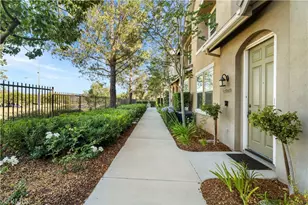 27249 Riverview Ln, Valencia, CA 91354 - Photo 2