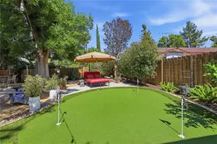 22654 Collins St, Woodland Hills, CA 91367 - Photo 18