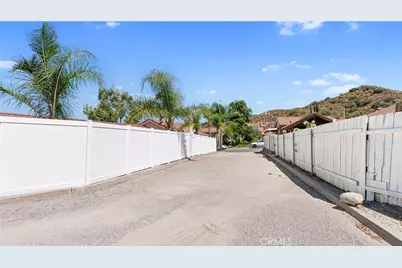 15221 Poppy Meadow, Canyon Country, CA 91387 - Photo 14