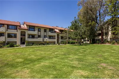 18183 Sundowner Way #851, Canyon Country, CA 91387 - Photo 2