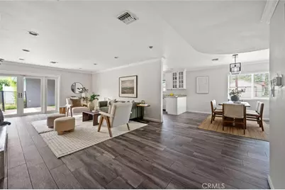 7027 Gloria Avenue, Lake Balboa, CA 91406 - Photo 2