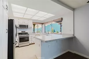 1063 Corbett Ln, Simi Valley, CA 93065 - Photo 16