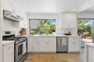 18201 Erwin St, Tarzana, CA 91335 - Photo 12