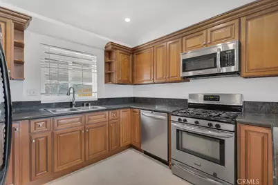 21025 Blythe Street, Canoga Park, CA 91304 - Photo 10