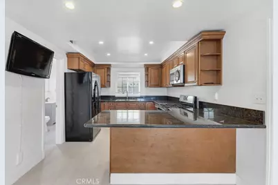 21025 Blythe Street, Canoga Park, CA 91304 - Photo 8