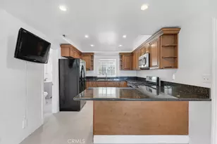 21025 Blythe St, Canoga Park, CA 91304 - Photo 8