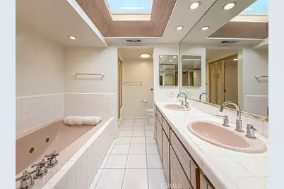 18100 Burbank Boulevard #24, Tarzana, CA 91356 - Photo 18