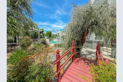 18100 Burbank Boulevard #24, Tarzana, CA 91356 - Photo 36