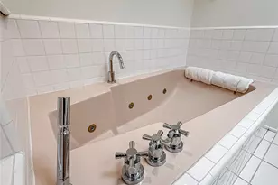 18100 Burbank Blvd, Tarzana, CA 91356 - Photo 20