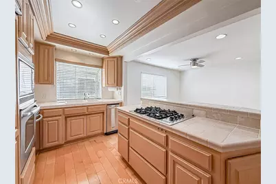 18100 Burbank Boulevard #24, Tarzana, CA 91356 - Photo 10