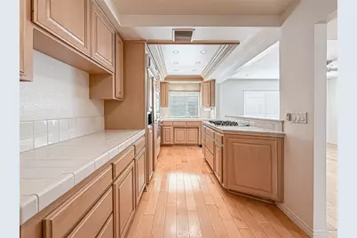 18100 Burbank Boulevard #24, Tarzana, CA 91356 - Photo 8
