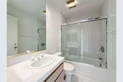 18100 Burbank Boulevard #24, Tarzana, CA 91356 - Photo 24