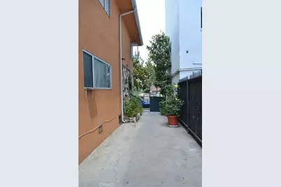 749 S Berendo, Los Angeles, CA 90005 - Photo 18