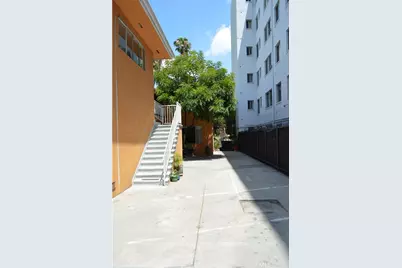 749 S Berendo, Los Angeles, CA 90005 - Photo 14