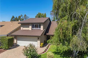 21816 Peppercorn, Saugus, CA 91350 - Photo 2