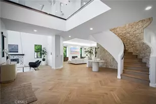 17437 Oak Creek Ct, Encino, CA 91316 - Photo 4