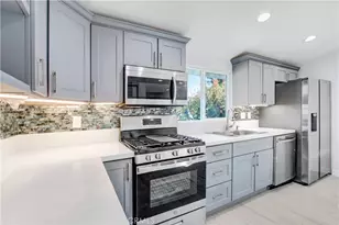 9661 Hayvenhurst Ave, Northridge, CA 91343 - Photo 8