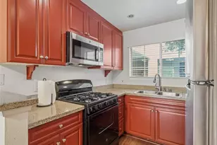 5540 S Owensmouth Ave, Woodland Hills, CA 91367 - Photo 12