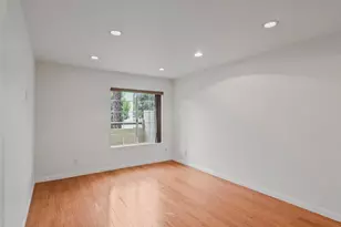5540 S Owensmouth Ave, Woodland Hills, CA 91367 - Photo 6