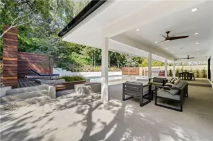 16105 Clear Oak Dr, Encino, CA 91436 - Photo 34