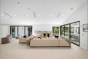 16105 Clear Oak Dr, Encino, CA 91436 - Photo 6