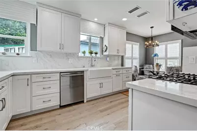 17415 Victory Boulevard, Lake Balboa, CA 91406 - Photo 8