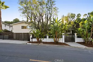 5265 Del Moreno Dr, Woodland Hills, CA 91364 - Photo 2
