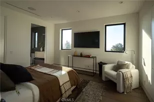 7107 Macapa Dr, Los Angeles, CA 90068 - Photo 38