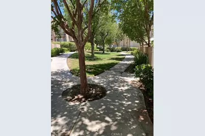 25712 Holiday Circle #A, Stevenson Ranch, CA 91381 - Photo 2