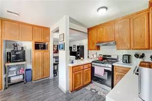 21006 Cohasset St, Canoga Park, CA 91303 - Photo 4