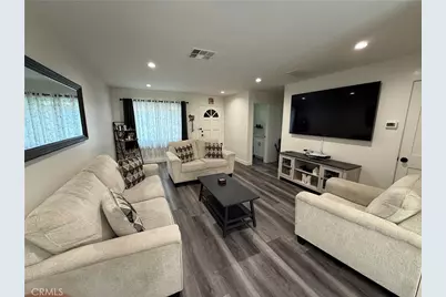 17111 Roscoe Boulevard #15, Northridge, CA 91325 - Photo 2