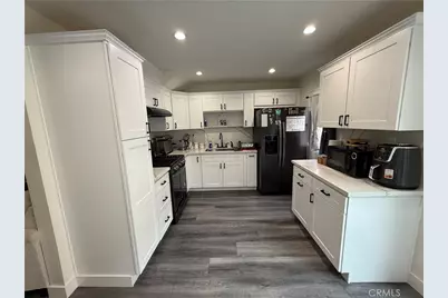 17111 Roscoe Boulevard #15, Northridge, CA 91325 - Photo 4