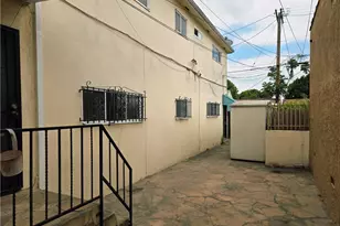 8216 S Van Ness Ave, Los Angeles, CA 90047 - Photo 28