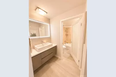 7320 Hawthorn #206, Los Angeles, CA 90046 - Photo 18