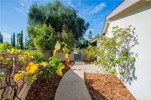 16722 Knollwood Dr, Granada Hills, CA 91344 - Photo 40
