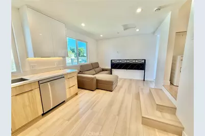 7445 Oakdale Avenue, Winnetka, CA 91306 - Photo 32