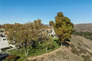 24496 Valle Del Oro, Newhall, CA 91321 - Photo 24
