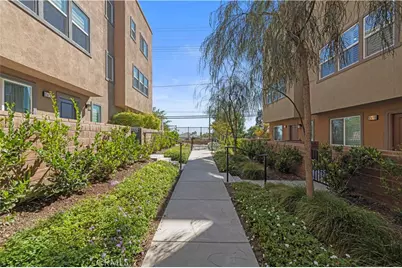 12827 Watt Lane #E, Sylmar, CA 91342 - Photo 36
