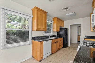 10149 Valjean Avenue, Granada Hills, CA 91343 - Photo 8